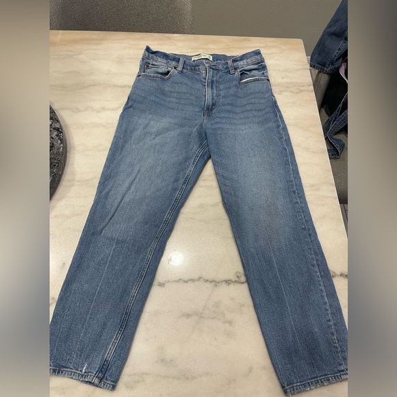 Women’s Abercrombie Jeans - Picture 3 of 4